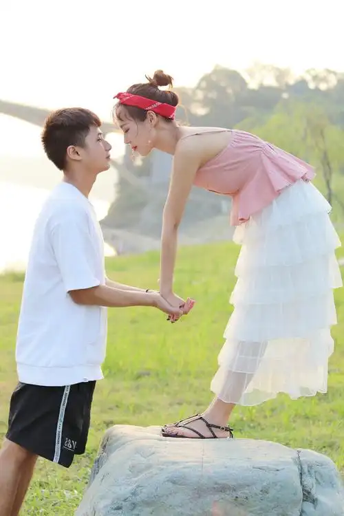 情侣写真两个相互喜欢的人在一起就是爱情最幸福的样子