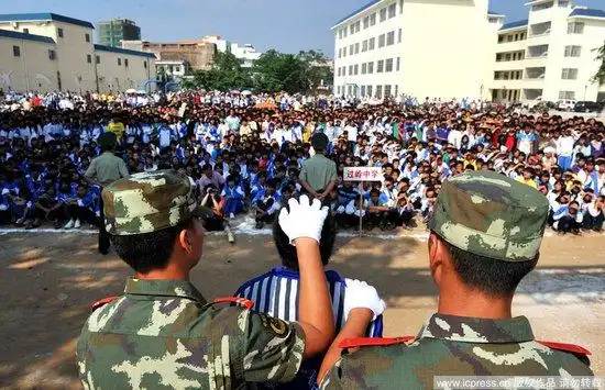 据报道,11月1日,三亚市政法部门在三亚市天涯镇召开公捕公判大会,三亚