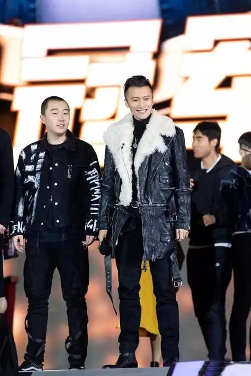 谢霆锋陈伟霆皮夹克造型哪个帅到了你