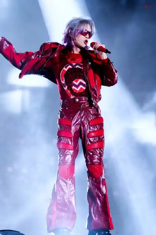 2023华晨宇火星演唱会##华晨宇 男孩子也穿婚纱太酷了吧