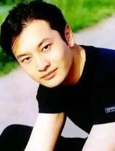 如果你是星探,看到这20位明星出道前的照片,你会选谁?