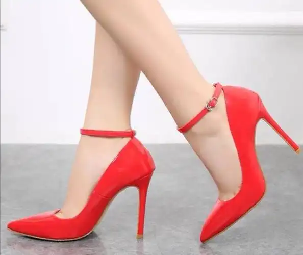 女人高跟鞋"踢嗒踢嗒"的声音是唤醒男人心扉的天籁之音