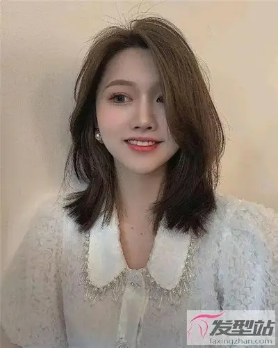 最新职场女生短发 空气烫蓬松显发量_发型站_最新流