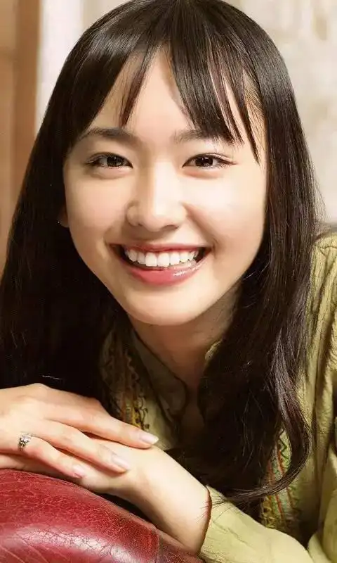 盘点面若银盘的美女明星