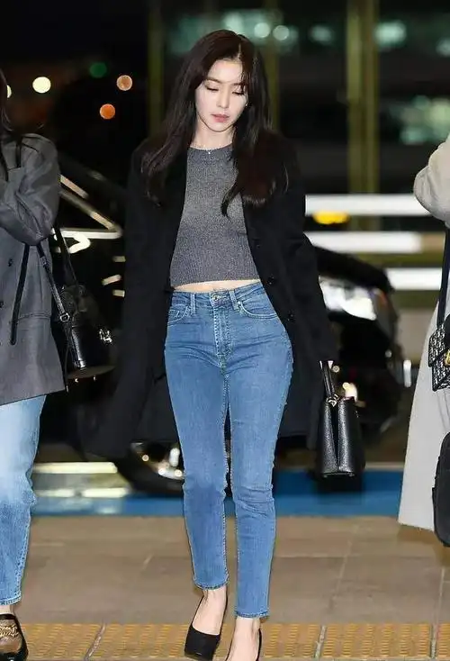 裴珠泫活动出席,高腰连衣裙显腿长,157cm也能穿出"二八"分身材