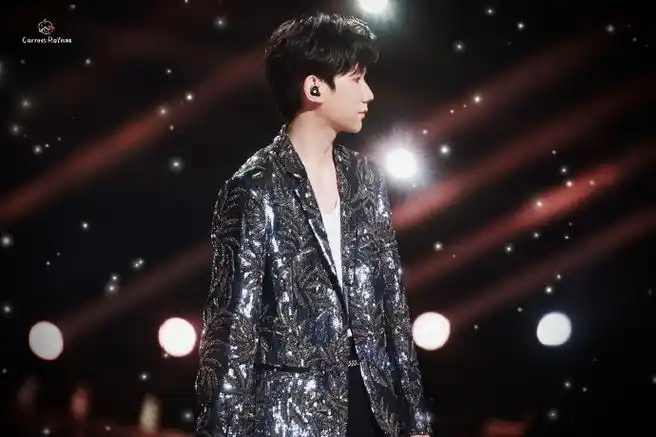 王源超话#王源加盟湖南卫视跨年晚会#2021还有四十分钟结束,祝大家在