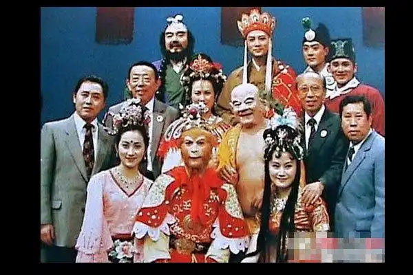 86版《西游记》私密照曝光 唐僧k歌悟空戴眼镜