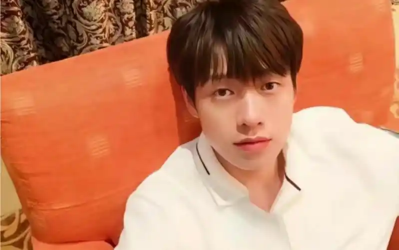 救命啊魏大勋笑起来怎么这么可爱,创到我的心巴上了