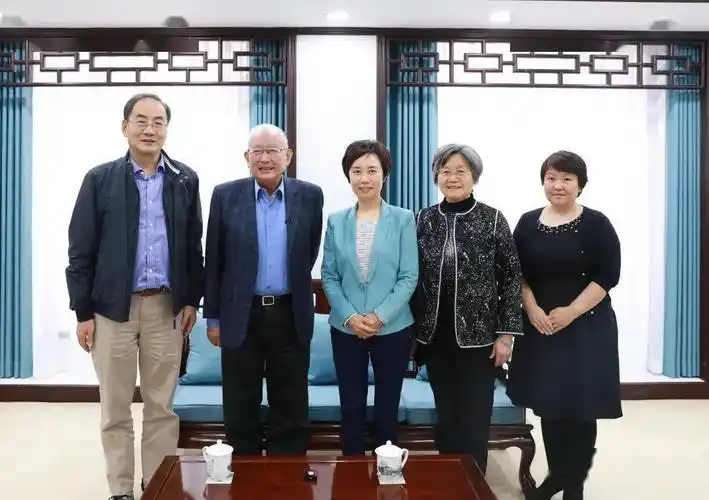 大学是不是就比中学大一点听曹景行讲述复旦的两段历史