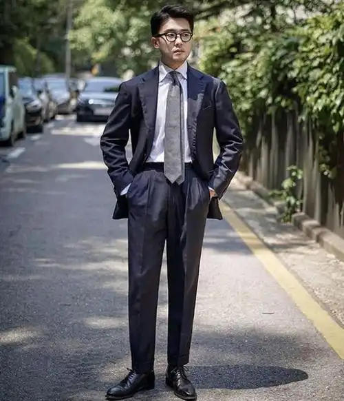 如何穿好一件西装首先要了解它
