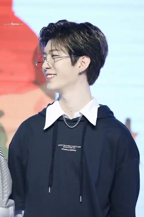 如玉山上行,光映照人——范丞丞笑容合集