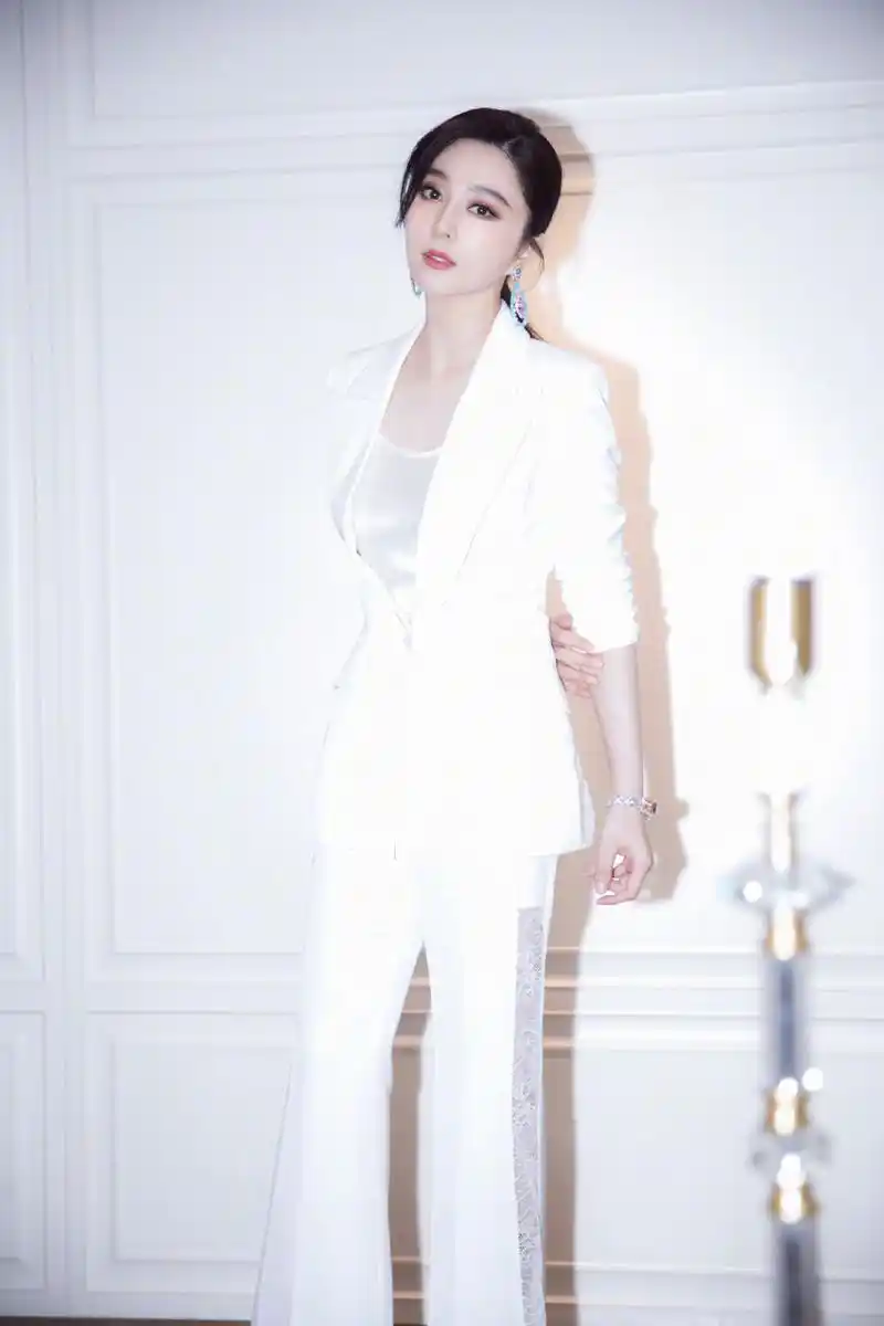 范冰冰白色西装飒爽写真图片34