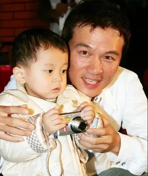儿子犯错父亲表态吴宗宪求重罚成龙求原谅张国立默不作声