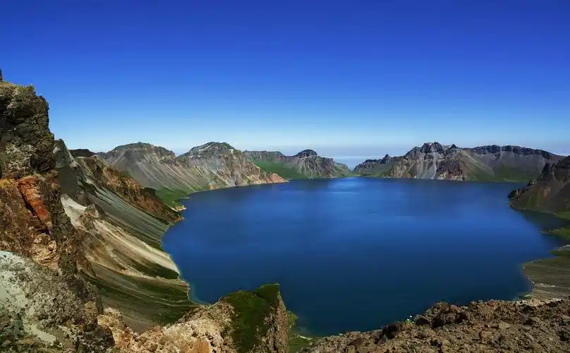 吉林:长白山天池(秋季) 中华十大名山.天池是我国最大火山湖.
