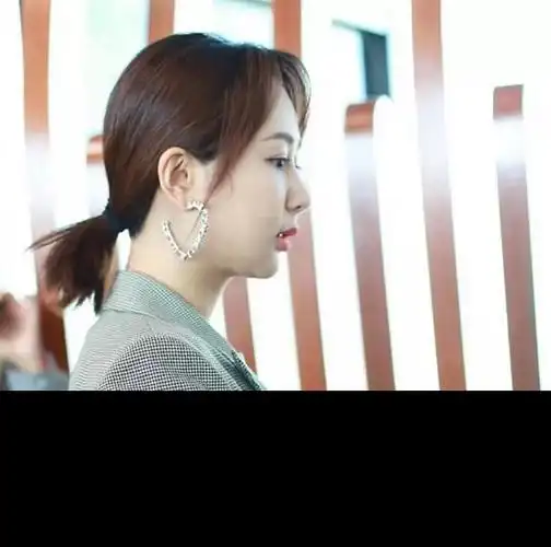 杨紫这次真的毁了生图脸像吹气肿了一大圈鼻子还挛缩了