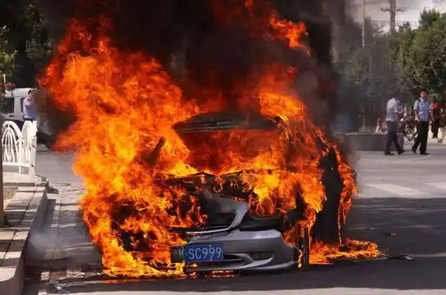 锂电池电动汽车如何防爆?