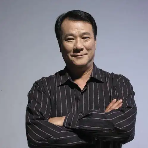 68岁李修贤近照罕曝光头发稀疏皱纹明显代言游戏却被吐槽