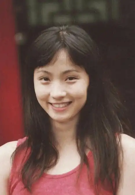 陶虹年轻旧照曝光,婴儿肥脸蛋好像欧阳娜娜,欧式双眼皮更抢镜!