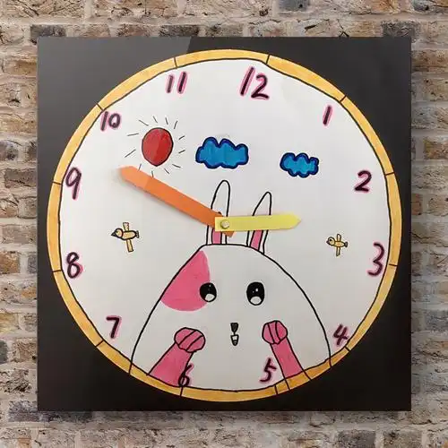 学习钟表的设计制作,培养学生的创新意识,以及设计与制作的能力; 3.