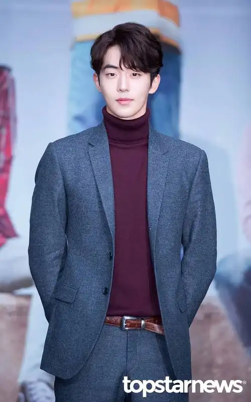 打败李钟硕,朴宝剑 韩媒票选2017新大势男演员 甚至拥有180大长腿的是