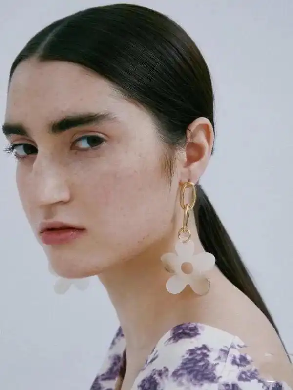 高级脸"有什么特点,立体感强,眼间距宽,嘴唇厚而小_眼睛_脸型_五官