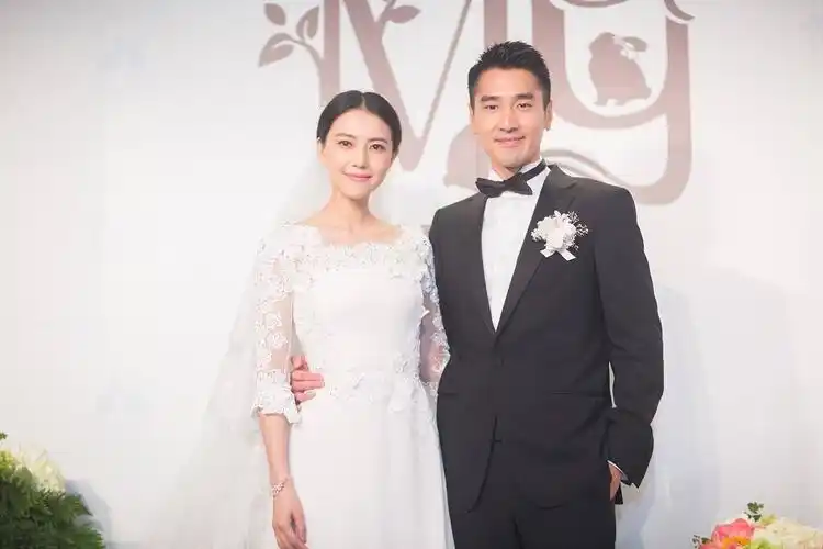 娱乐圈中10对明星夫妻们的婚纱照,你最爱哪一对|吴奇隆|黄晓明|周杰伦