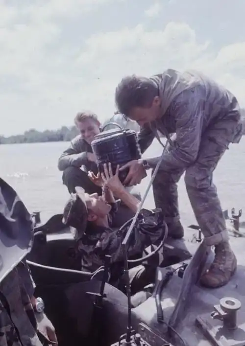 老照片:越战期间的美国海豹突击队
