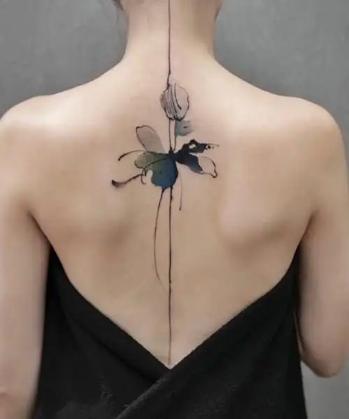 背部脊柱水墨纹身女2