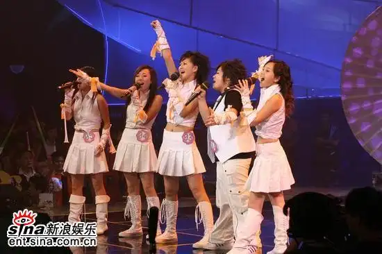 30,湖南卫视现场直播2006快乐中国超级女声成都唱区10进7晋级赛,新浪