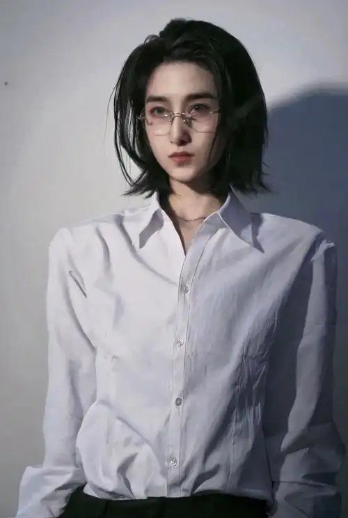 秣茴|因"女生帅起来"爆红,不到3年吸粉1200w