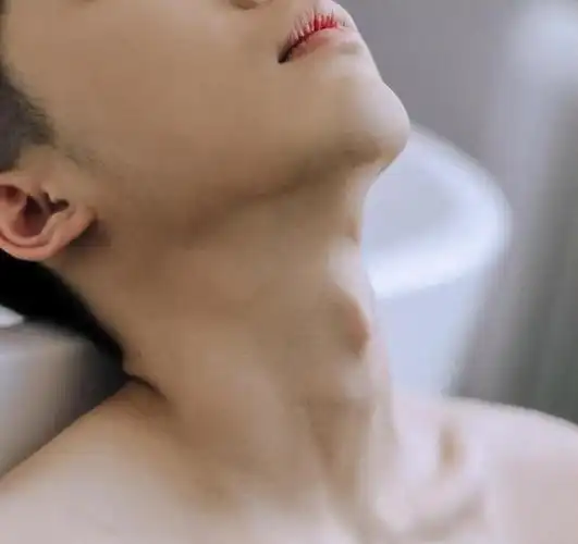 轻易触碰|肌肉|喉结|亲吻|接吻|血液循环|现代人生活节奏_网易订阅