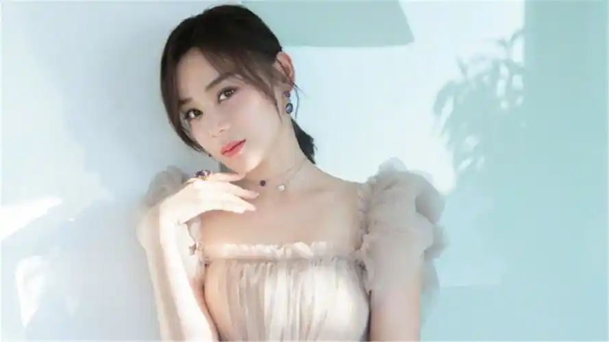 性感美女明星袁姗姗优雅妩媚高清桌面壁纸