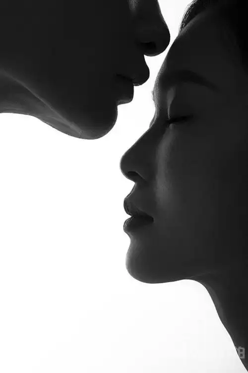 高级感黑白情侣照