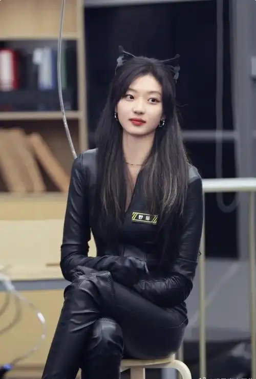 孙千,黑色紧身衣,搭配过膝长靴,猫儿头饰,乖巧听话的小猫女郎呀