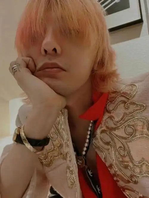 权志龙最新ins已更新