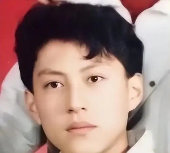 老干部靳东翻车史,远比你想象的更加恶劣|江珊|胡歌|陈坤_网易订阅