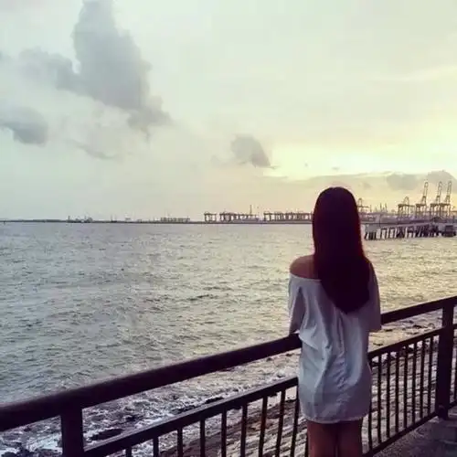 女头唯美海边伤感午后