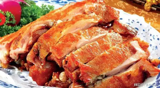 布衣神仙鸡口味咸鲜口感细腻外皮酥脆