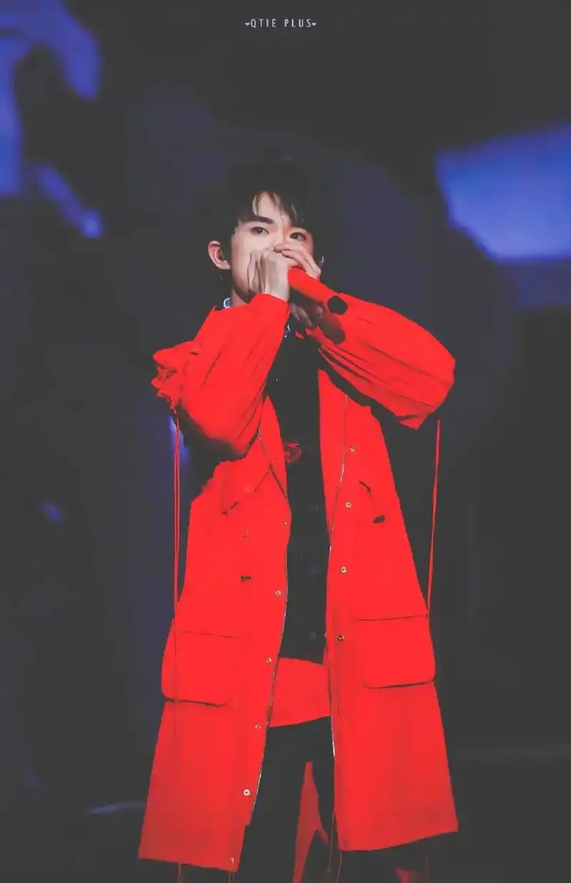 易烊千玺 一些个帅气壁纸~ - 抖音