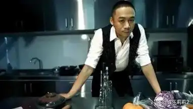 8位明星的狱中生活:没有任何优待,洗澡上厕所被围观无隐私