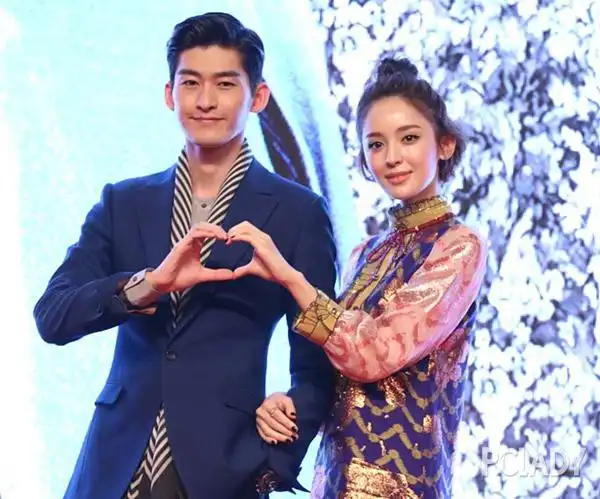 昨天,古力娜扎和张翰各自的工作室发表声明:古力娜扎和张翰已于十月