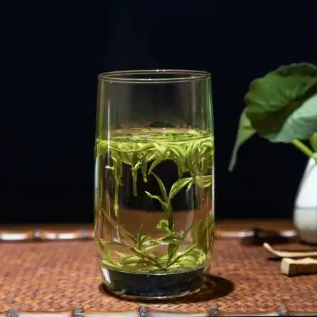 高级茶最好用玻璃杯冲泡