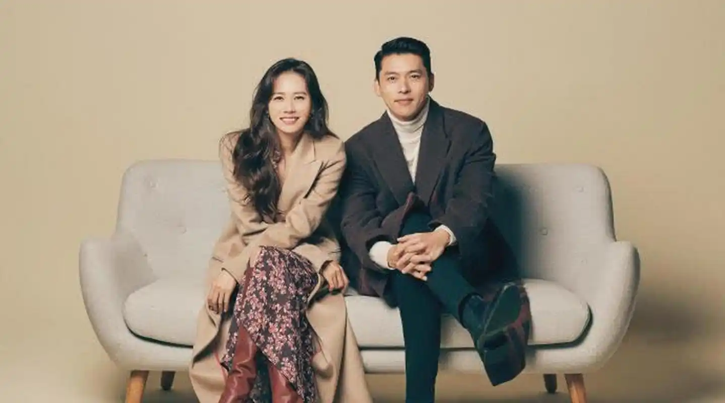 最近热播的韩剧《爱的迫降》玄彬和孙艺珍两位明星联手拍摄写真!