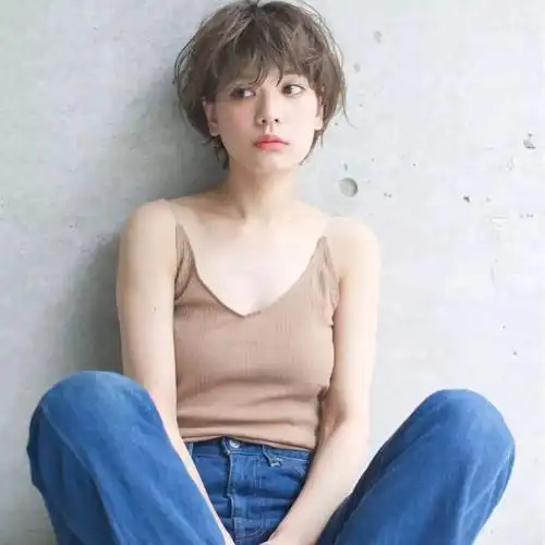 女生日系休闲短发做一个自然系的知性女孩