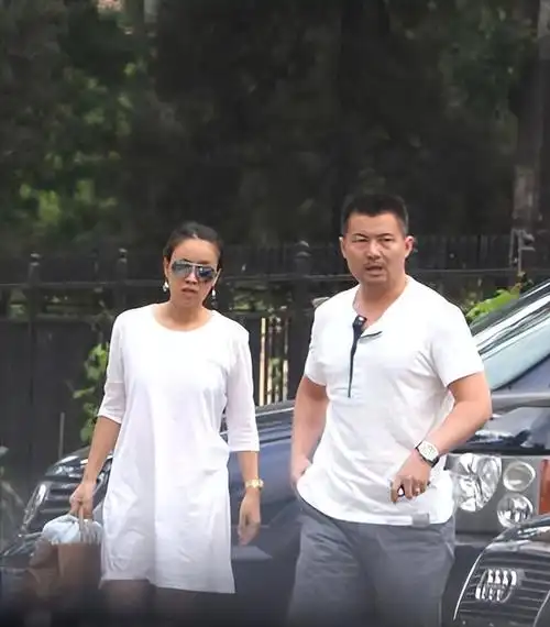 孟桐:爱上未婚生子的那英,婚后把她宠成宝,待继子比亲生的还好
