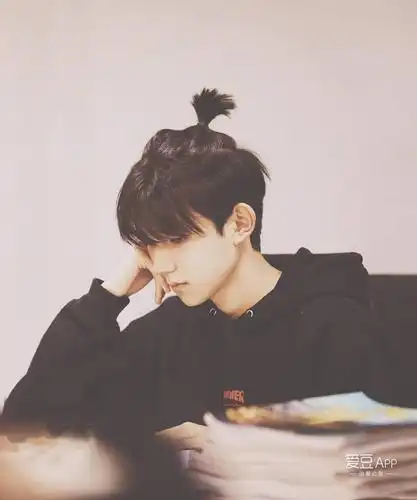 [王源][分享]180330 牧尘头像分享 头扎小辫可爱十足