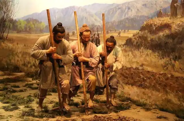 古代帝王出行的保卫在宫殿内叫"警",在宫殿之外呢?