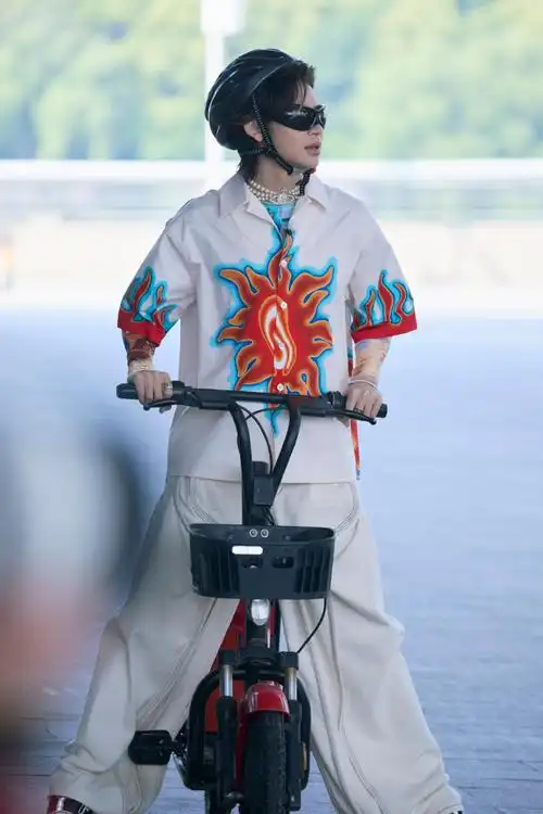 小鬼-王琳凯lilghost工作室