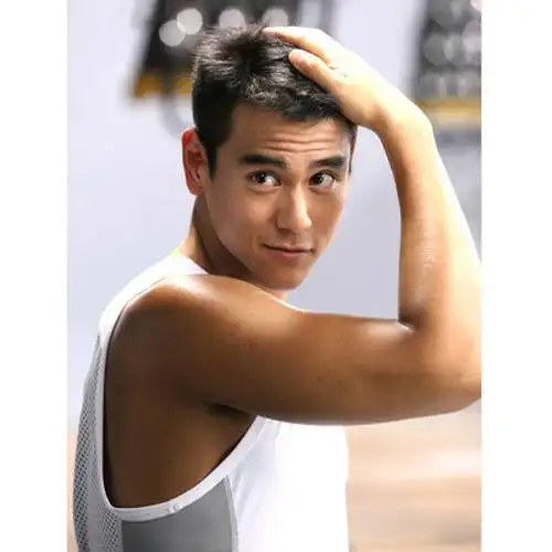 偷心之狐锻炼励志背景图彭于晏健身海报男神彭于晏海报影视帅哥肌肉男