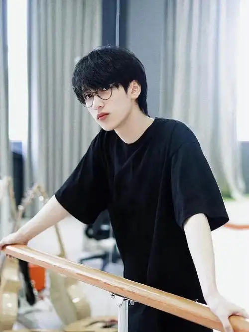 请把眼镜焊死在脸上#一些疯狂戳我.的严浩翔